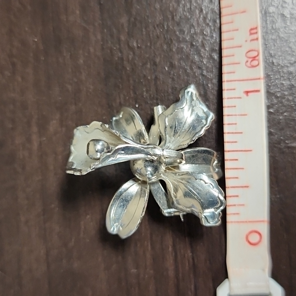 Flower Pin - Picture 3 of 3